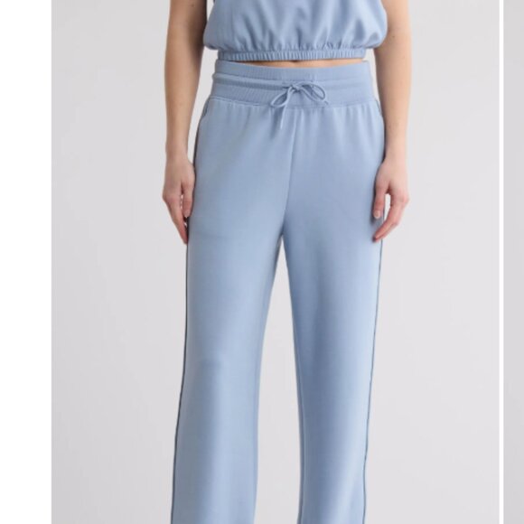 Yogalicious Ease of Mind Scuba Pant & Free Flow Scuba Knit Crop Top - Blue - Picture 3 of 16